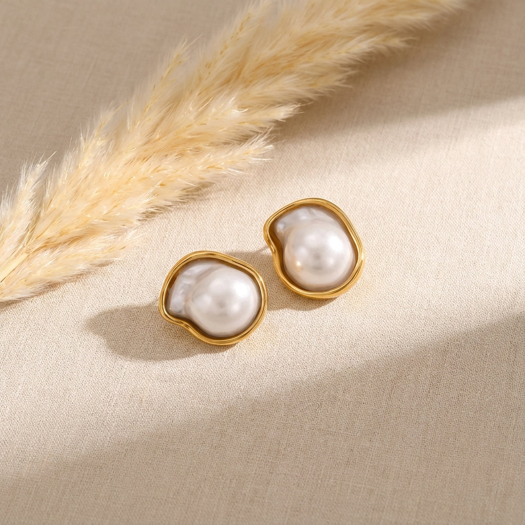 Eira Curve Earring